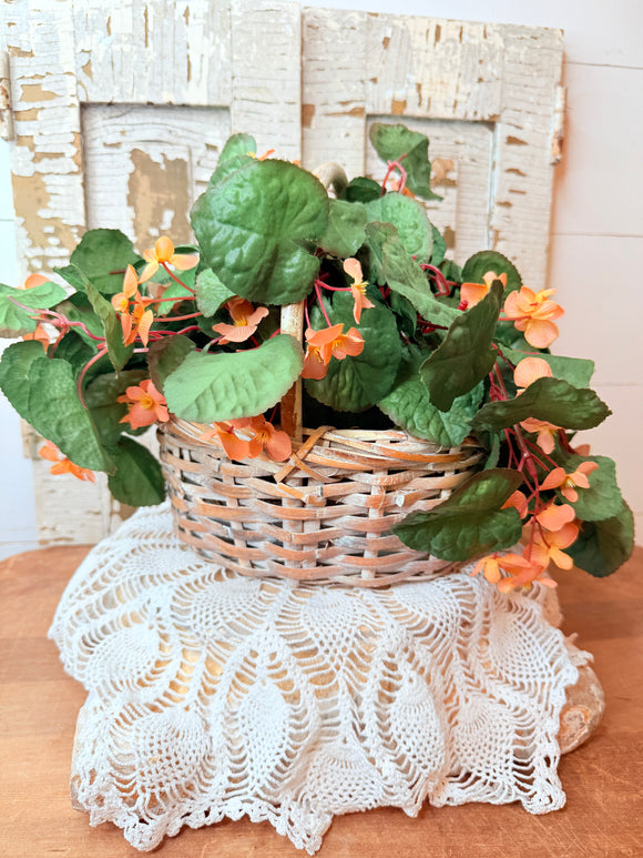GORGEOUS  VINTAGE PEACH FLORAL BASKET