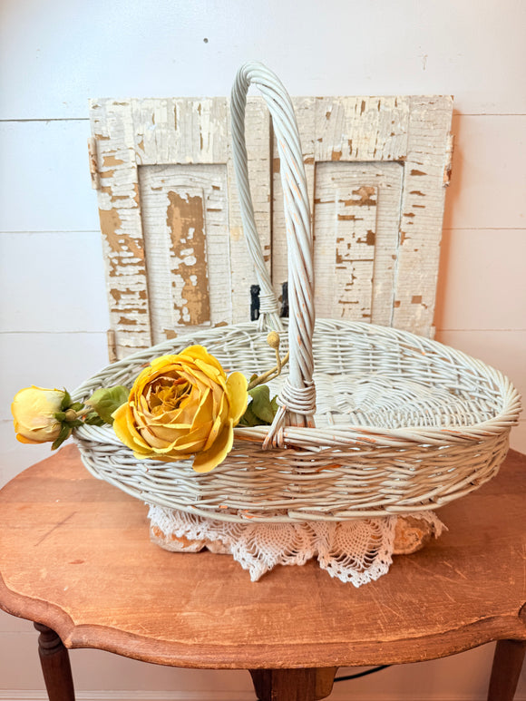 VINTAGE LARGE WHITE GATHERING BASKET