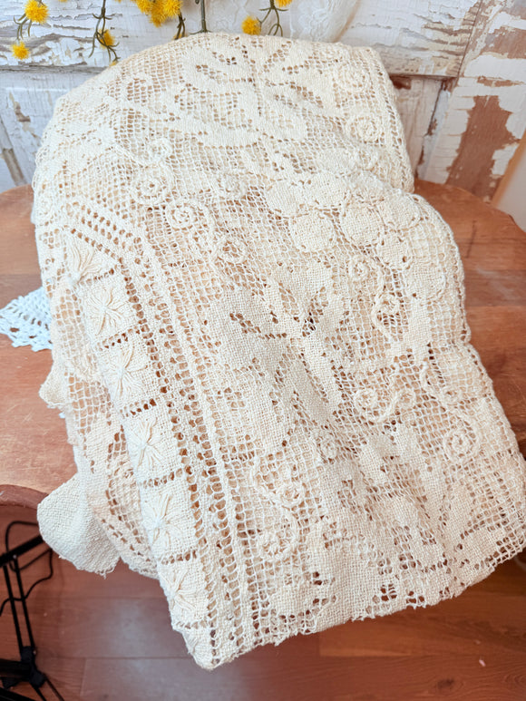 AMAZING ANTIQUE DETAILED VICTORIAN LACE LARGE TABLECLOTH