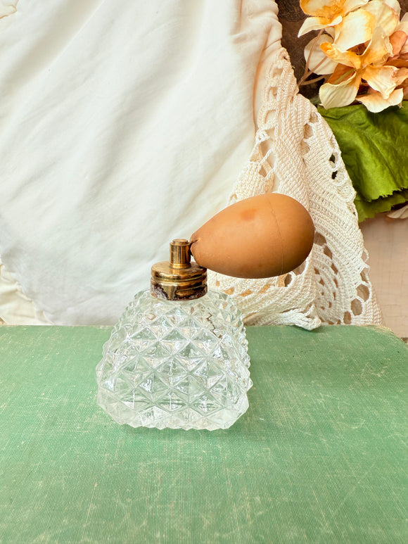STUNNING  VINTAGE CRYSTAL PERFUME BOTTLE