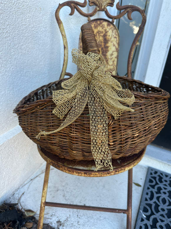 GORGEOUS VINTAGE WICKER VINTAGE BASKET