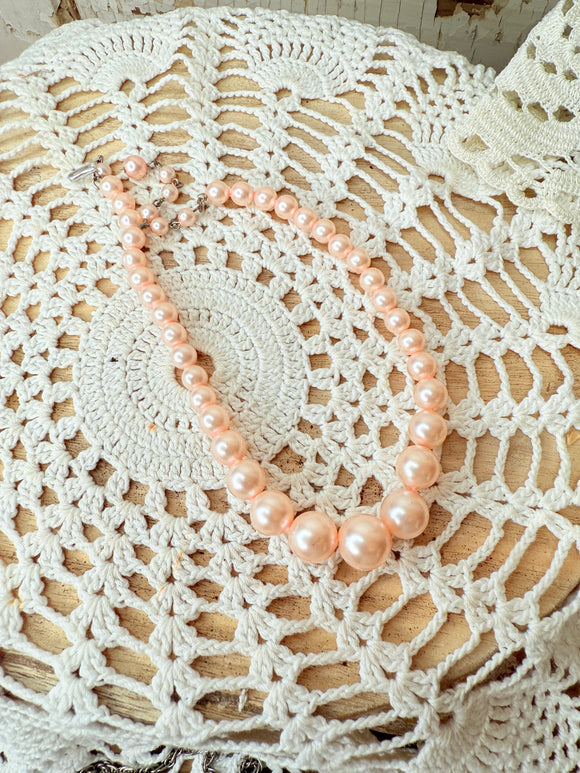 GORGEOUS VINTAGE PINK PEARL NECKLACE