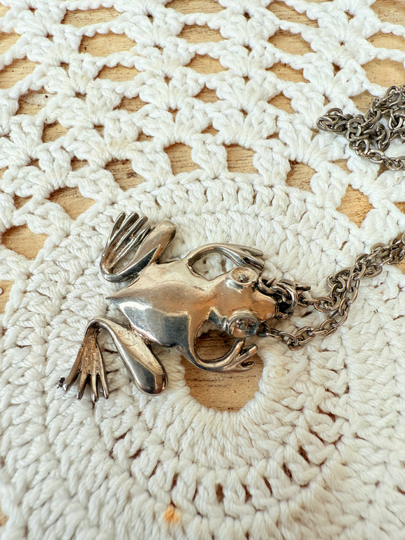 GORGEOUS VINTAGE FROG NECKLACE