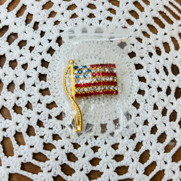 VINTAGE BROOCH - AMERICAN FLAG