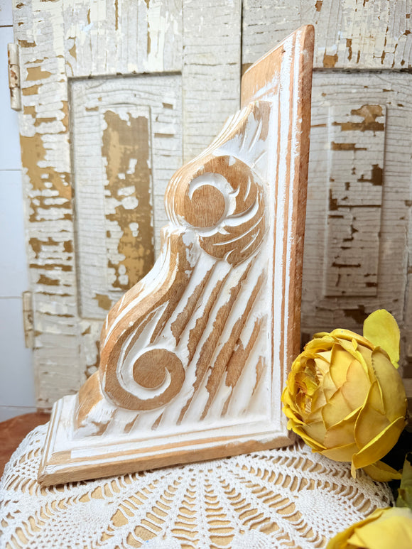 ARCHITECTURAL SALVAGE VINTAGE CHIPPY ORNATE CORBEL DECOR