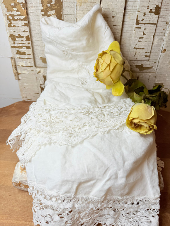 ANTIQUE TABLECLOTH WHITE SQUARE