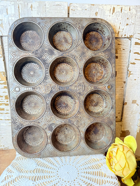 VINTAGE STARBURST MUFFIN TIN