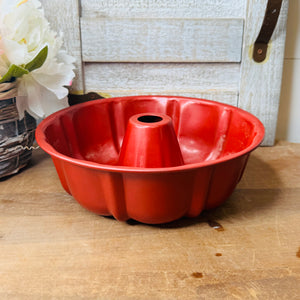 RED RARE VINTAGE BUNDT PAN