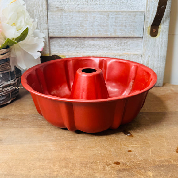 RED RARE VINTAGE BUNDT PAN