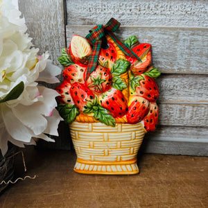 VINTAGE STRAWBERRY BASKET PLAQUE DECOR