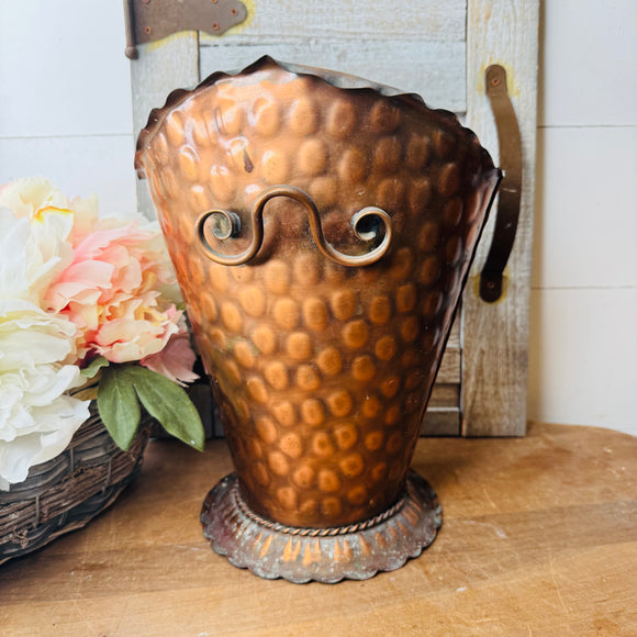 VINTAGE HAMMERED COPPER GEORGIAN PLANTER / VASE / BOTTLE HOLDER