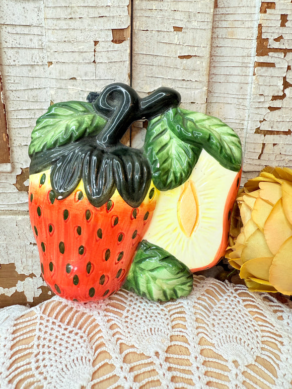 VINTAGE STRAWBERRY WALL ART DECOR #1