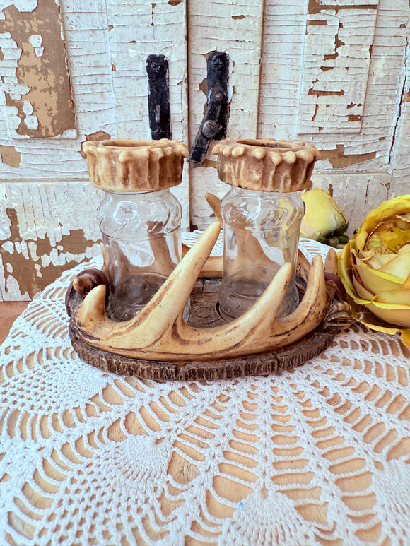 PAIR OF VINTAGE SALT AND PEPPER SHAKERS IN ANTLER HOLDER