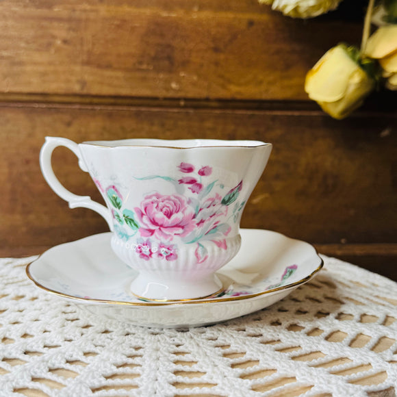 VINTAGE ROYAL ALBERT COUNTRY ROSES TEACUP AND SAUCER SET