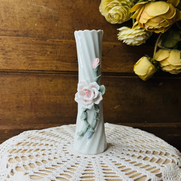 VINTAGE FLUTED SCALLOPED FLORAL BUD VASE