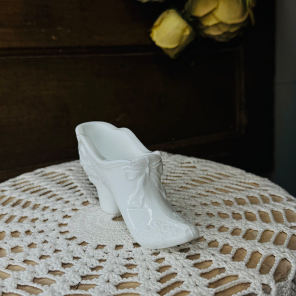 VINTAGE MILK GLASS MOSSER SLIPPER DECOR