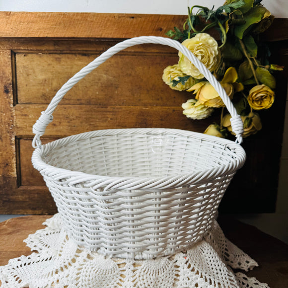 VINTAGE WHITE WICKER CUTE BASKET