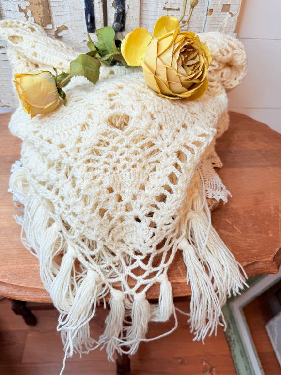 VINTAGE DUSTY ECRU SHAWL