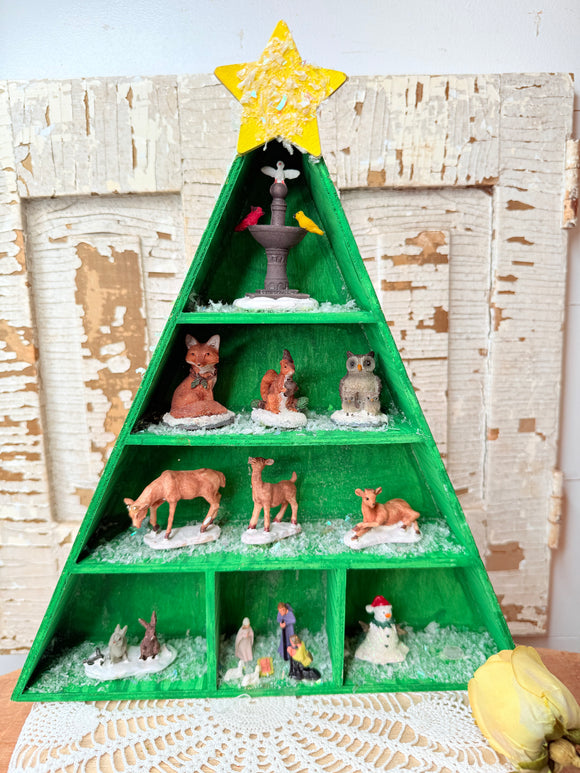 VINTAGE CHRISTMAS TREE DECOR PIECE WITH STATUETTES