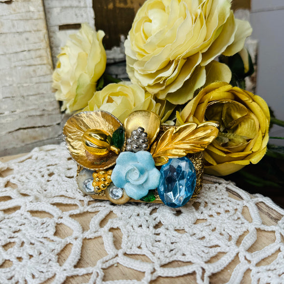 ORNATE VINTAGE FLORAL GEM LARGE BROOCH