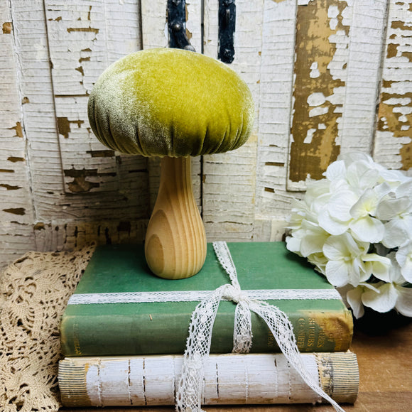 MEDIUM WOODEN MUSHROOM WITH FELT TOP DECOR