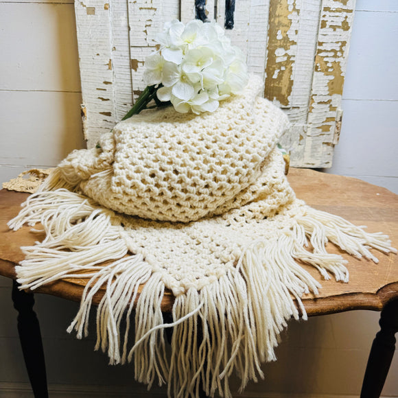 VINTAGE HANDMADE BEAUTIFUL TASSEL SHAWL