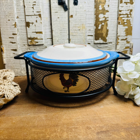 VINTAGE LARGE ROOSTER CASSEROLE WITH METAL HOLDER