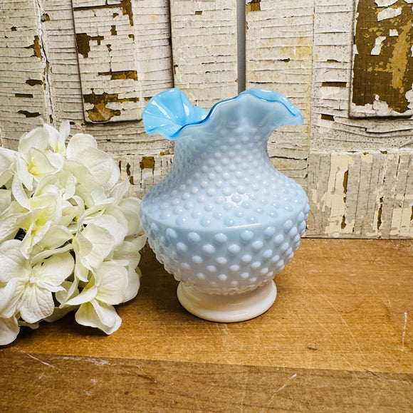 VINTAGE RARE KANAWHA HOBNAIL WHITE WITH BLUE INSIDE RUFFLE VASE