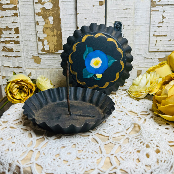 ANTIQUE HAND PAINTED TART PAN / APPLE BAKER / RECEIPT HOLDER - BLUE