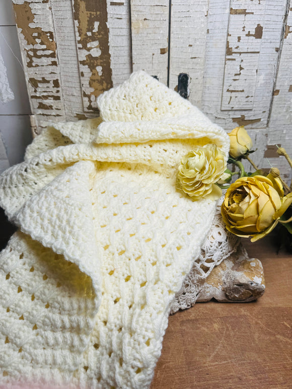 GORGEOUS HANDMADE CREAM SMALL AFGHAN