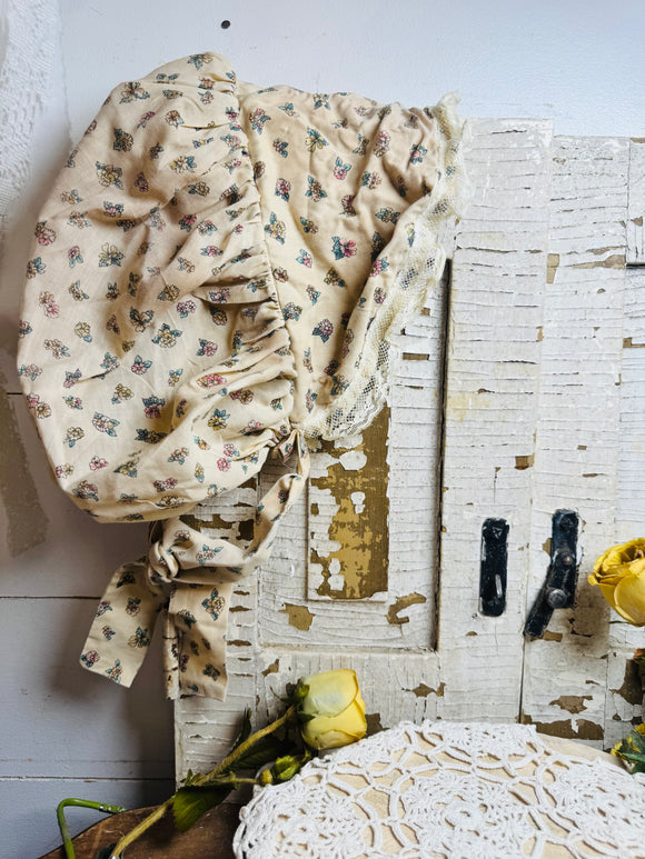 VINTAGE LINEN BONNET