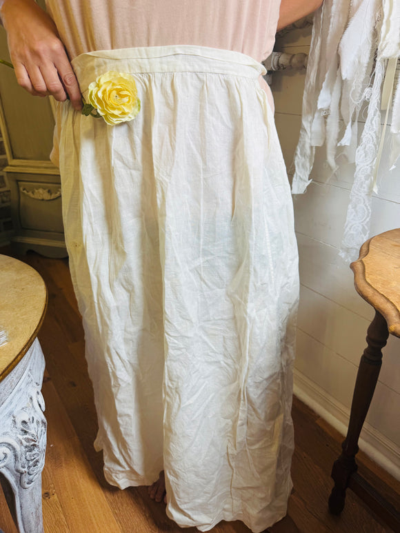 LONG VINTAGE VICTORIAN GREAT SHAPE APRON