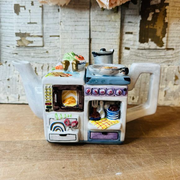 HANDPAINTED VINTAGE ADORABLE KITCHEN TEAPOT DECOR