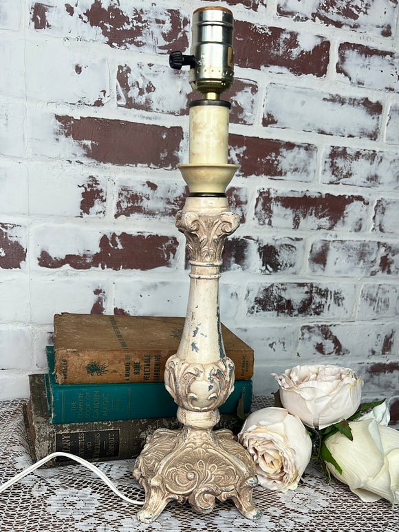 VINTAGE DAMASK ORNATE LARGE LAMP