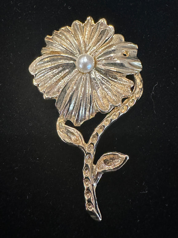 VINTAGE GREEN DAISY BROOCH