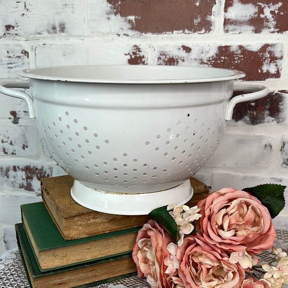 EXTRA LARGE VINTAGE ENAMEL COLANDER WITH HANDLES