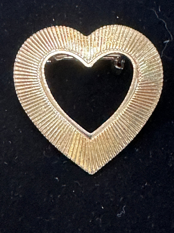 VINTAGE GOLD HEART BROOCH