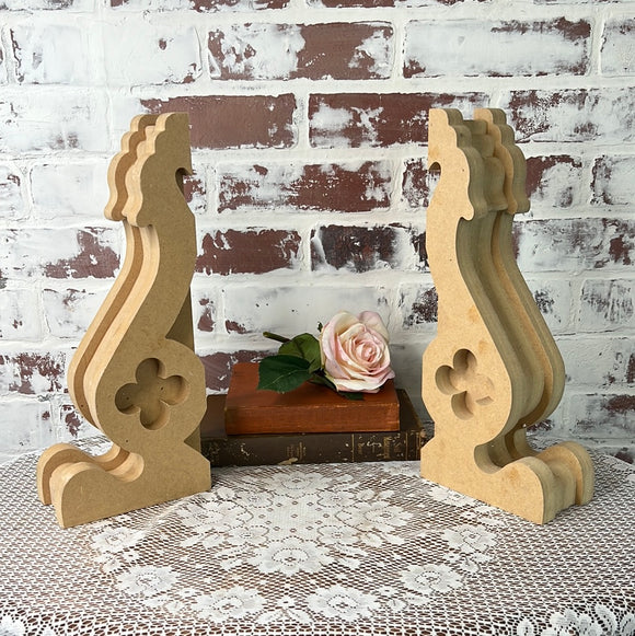 SHABBY CHIC CLOVER WOOD CORBEL. 2 available