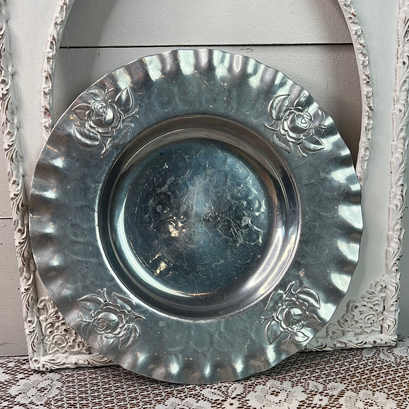 HAMMERED ALUMINUM FLORAL PLATE